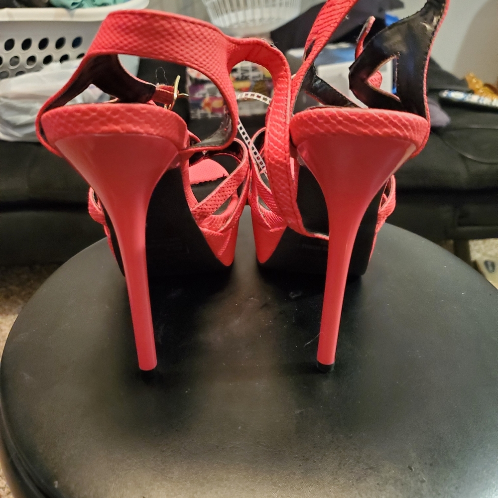 Heels - Picture 2 of 3